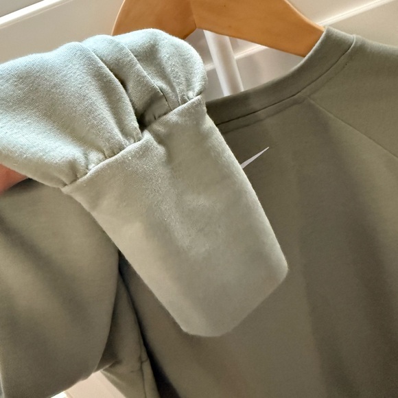 Nike Women's Lightweight Sweatshirt - Picture 5 of 5